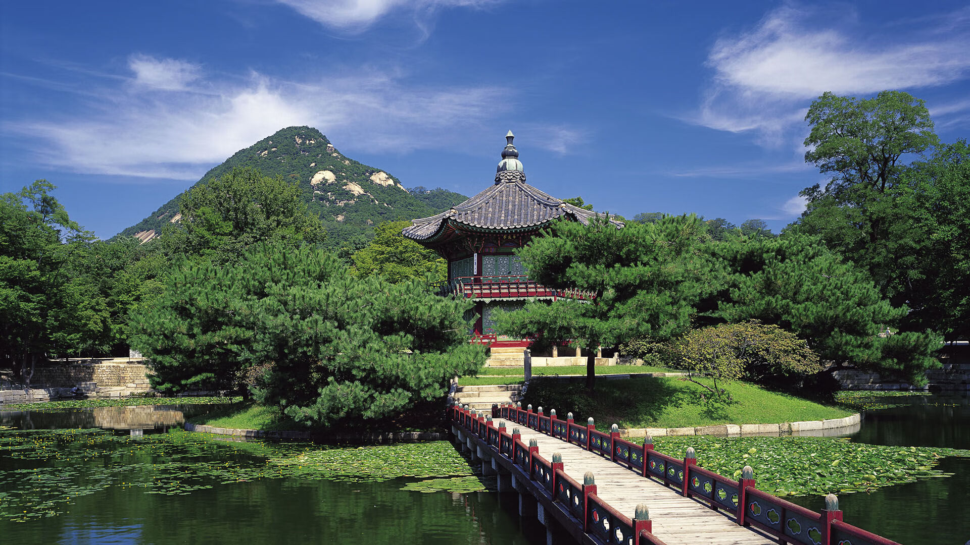 北京国安与对手激烈对抗，北京国安战绩