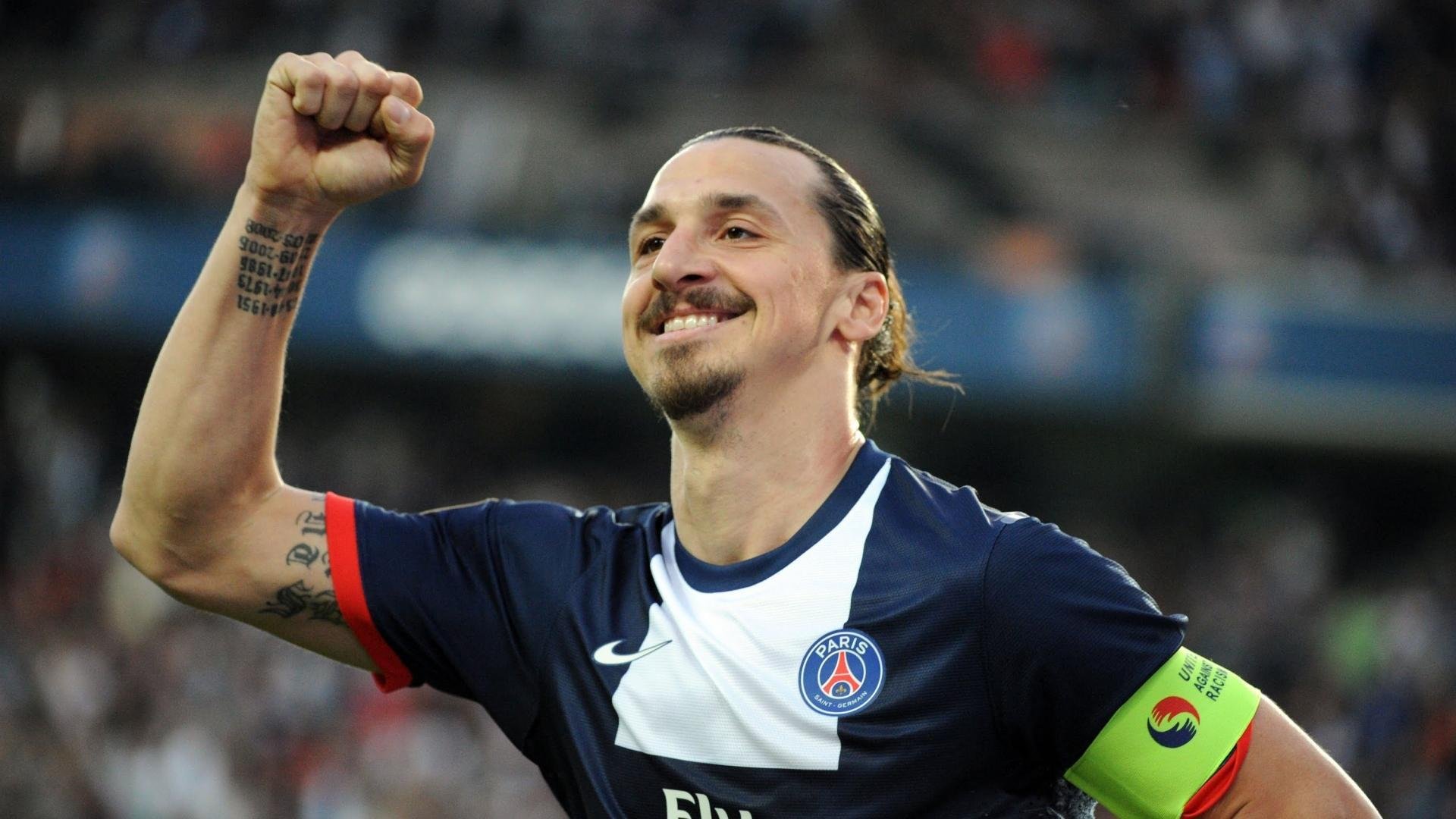 哥伦比亚队前锋洛佩斯在巴黎奥运会上表现出色，哥伦比亚球队队员